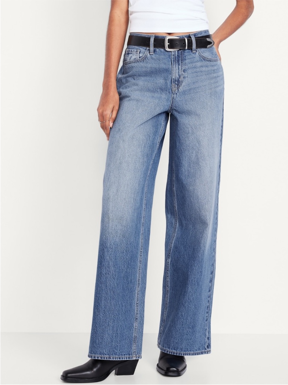 Old Navy Women's Wide-Leg Jeans in Light Blue Wash